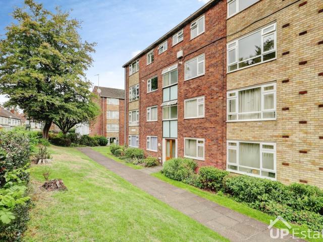 2 bedroom property to rent on Elm Wood Court, St. Nicholas…