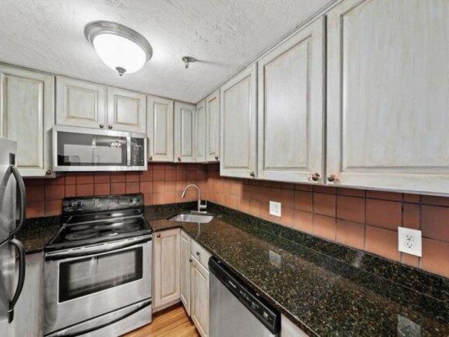 2 bedroom, Quincy MA 02169 104654588