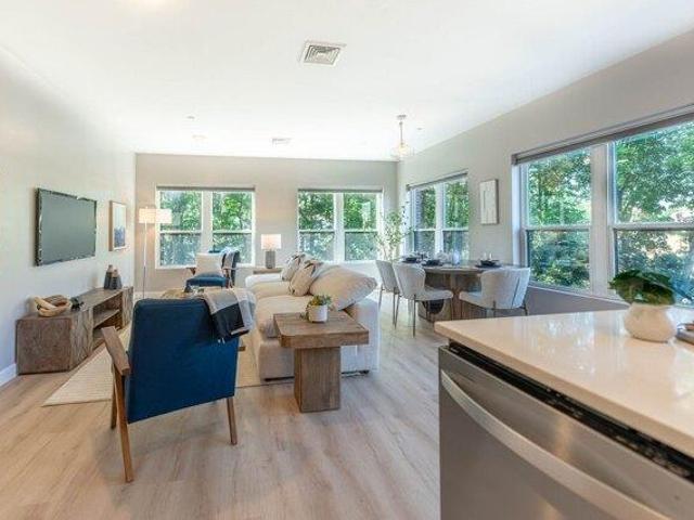 2 bedroom, Quincy MA 02169 105414365