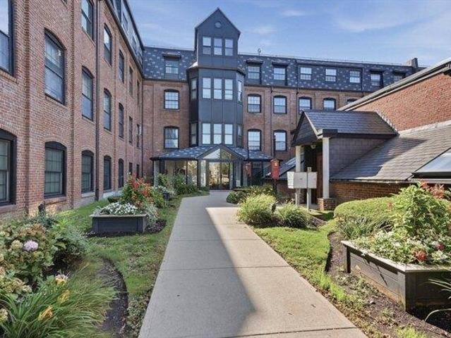 2 bedroom, Quincy MA 02170 105417115