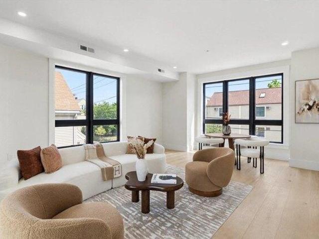 2 bedroom, Quincy MA 02171 105386861