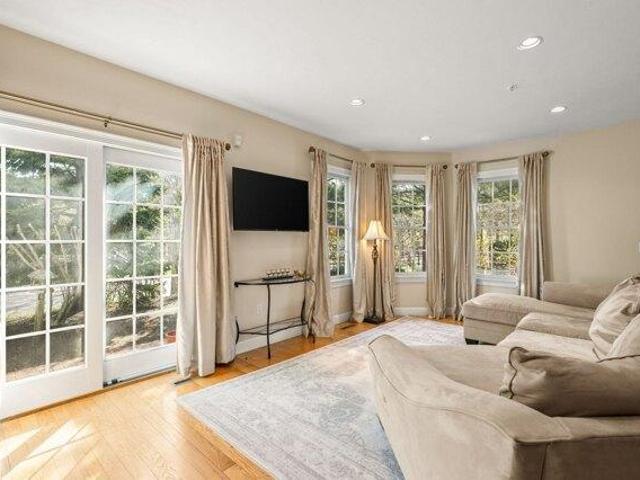 2 bedroom, Quincy MA 02171 105548622