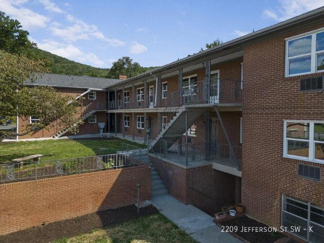2 bedroom, Roanoke VA 24014 105668681