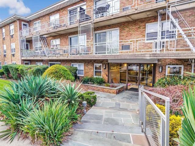 2 bedroom, Rockville Centre NY 11570 LS72692222