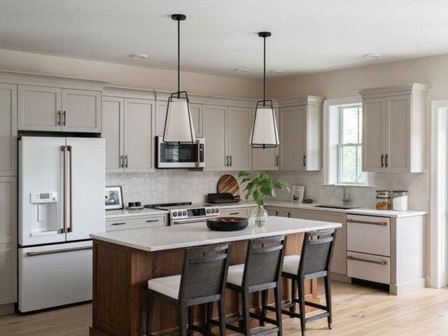2 bedroom, Raynham MA 02767 105494120