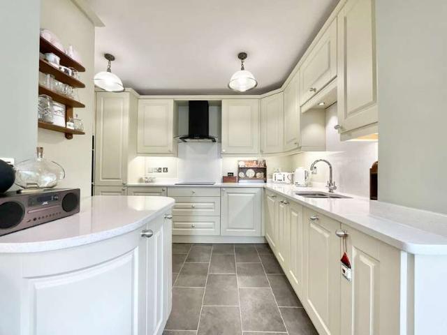 2 Bedroom Apartment Flat