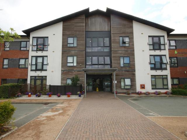 2 bedroom flat for sale