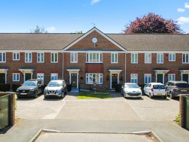 2 bedroom maisonette for sale
