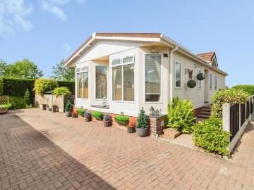 2 bedroom bungalow for sale