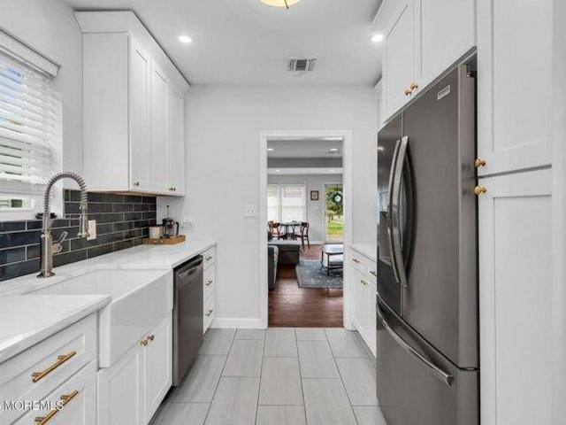 2 bedroom, Red Bank NJ 07701 105205617