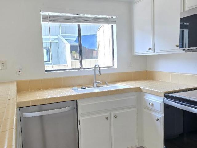 2 bedroom, Redondo Beach CA 90277 LS105374184