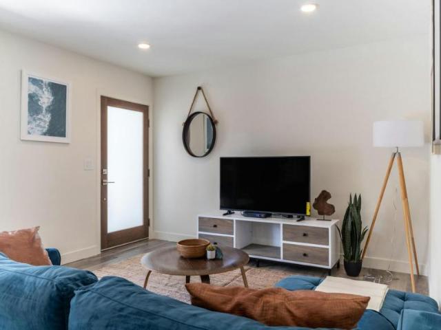 2 bedroom, Redondo Beach Redondo Beach 90277 LS105379481