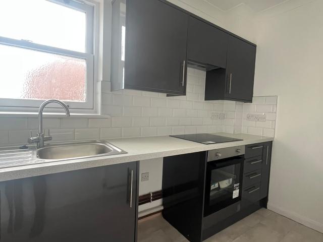 2 bedroom refurbished Flat for rent