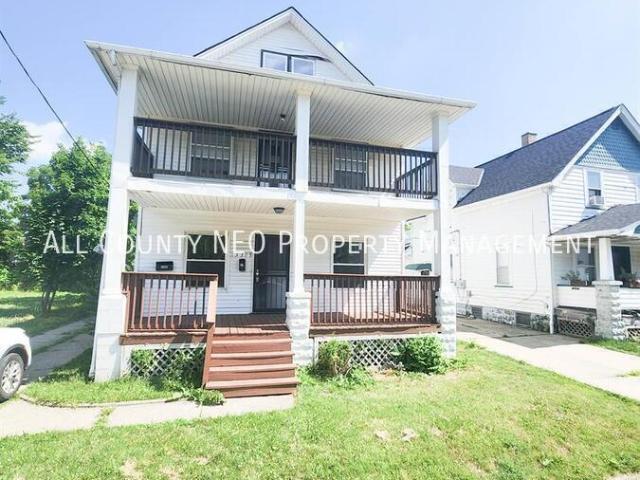 2 Bedroom Rental with Covered Porch & Ample Living Space!