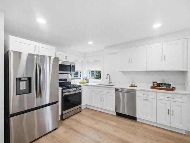 2 bedroom, Woburn MA 01801 105513420