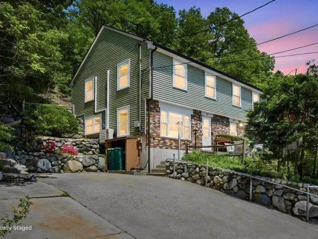 2 bedroom, Woburn MA 01801 105533121