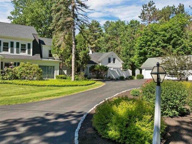 2 bedroom, Wolfeboro NH 03894 105385131