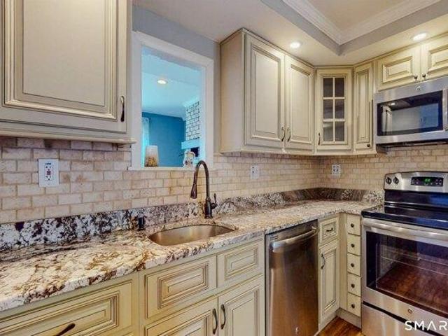 2 bedroom, Woodbury CT 06798 104808404