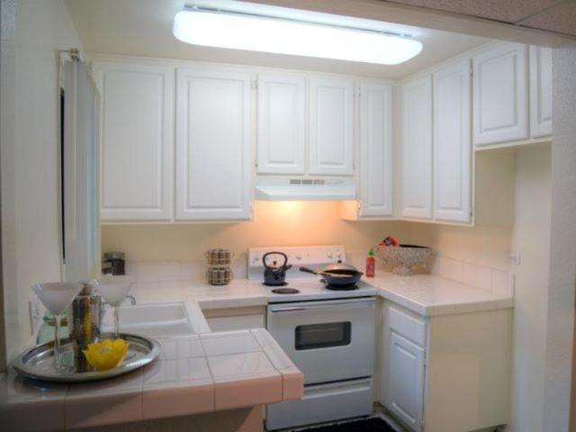 2 bedroom, Woodland Hills CA 91367 104870447