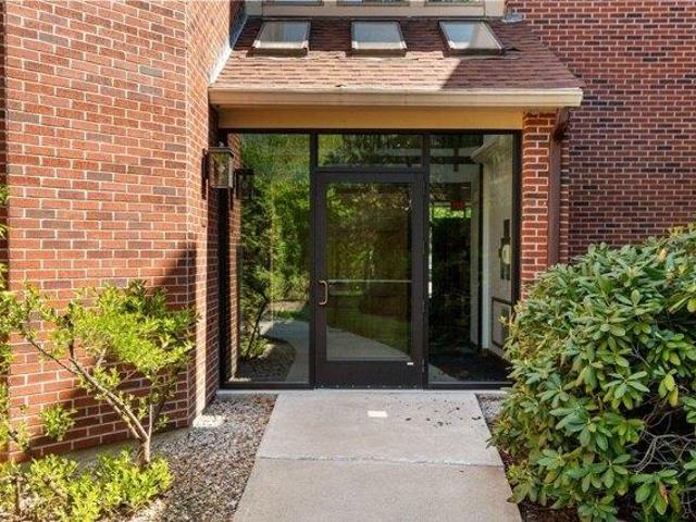 2 bedroom, Worcester MA 01609 105340951