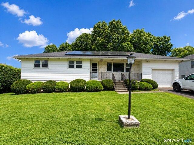 2 bedroom, Waterbury CT 06704 105548024