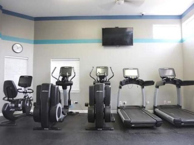 2 bedroom, Waukegan IL 60085 105834949