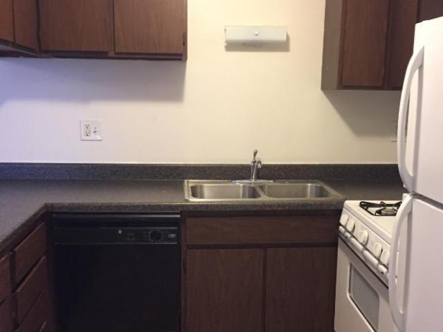 2 bedroom, Waukegan IL 60085 106059019