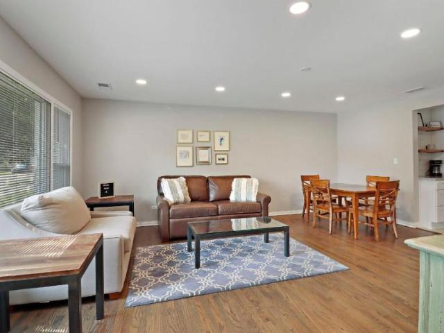 2 bedroom, Waukegan IL 60085 103609989
