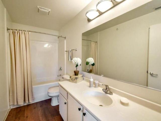 2 bedroom, Waukegan IL 60087 104333353