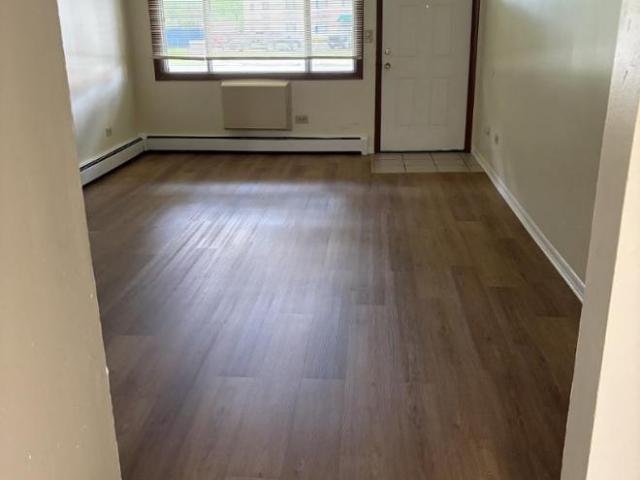 2 bedroom, Waukegan IL 60087 105392372