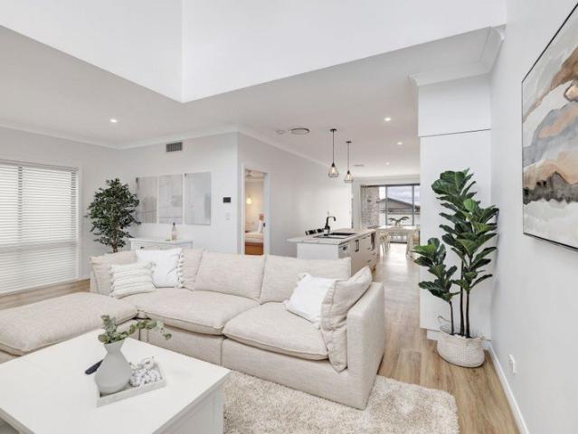 2 Bedroom Walk to town Fully furnished