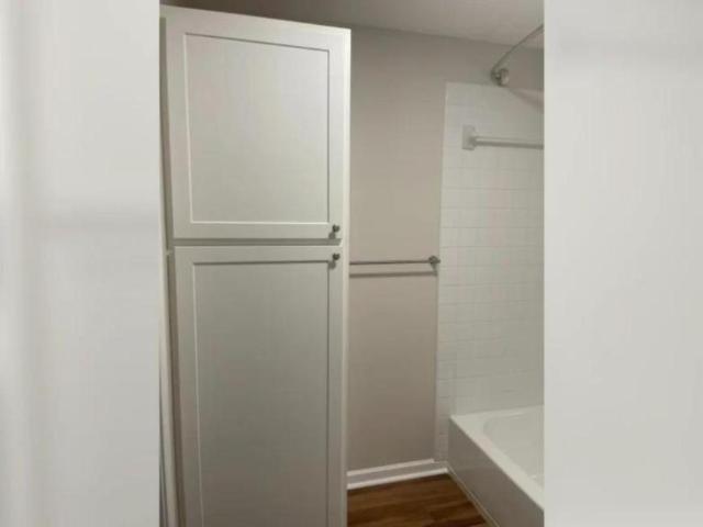 2 bedroom, Walls MS 38680 LS104816434