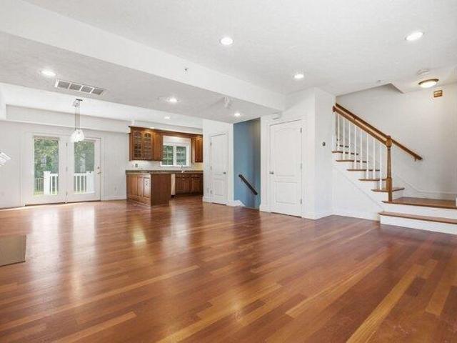 2 bedroom, Waltham MA 02453 105365071