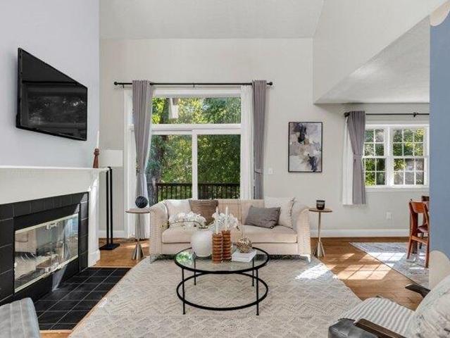 2 bedroom, Waltham MA 02452 105512758