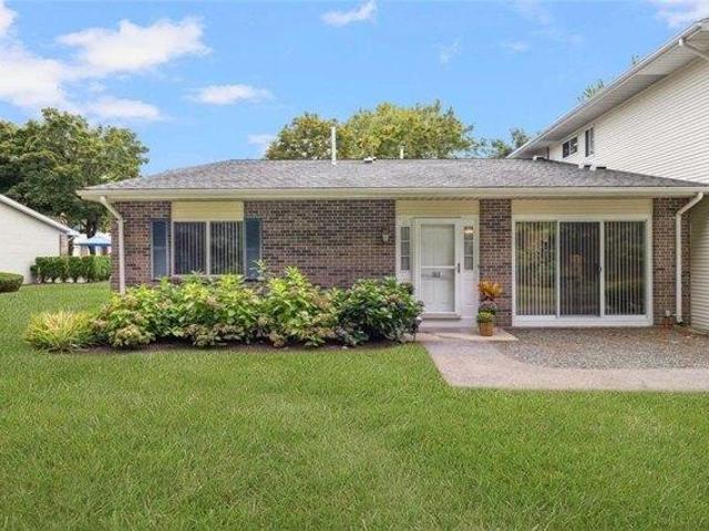 2 bedroom, Warwick RI 02886 105575364
