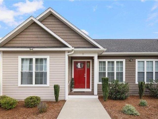 2 bedroom, Warwick RI 02889 105579422
