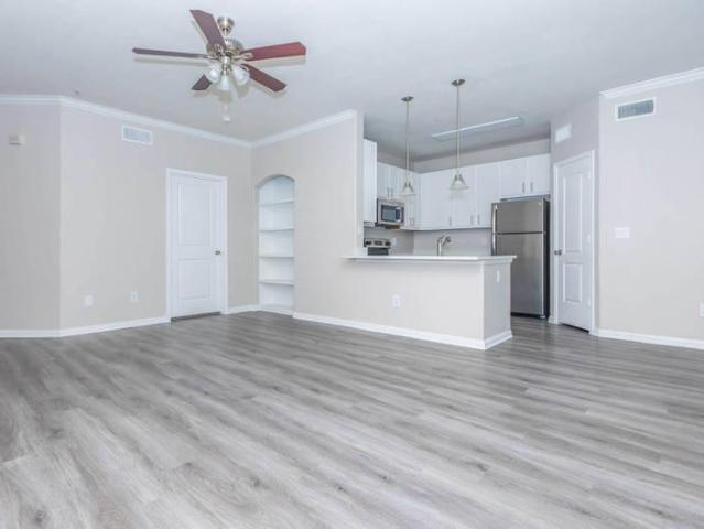 2 bedroom, Webster TX 77598 106117108