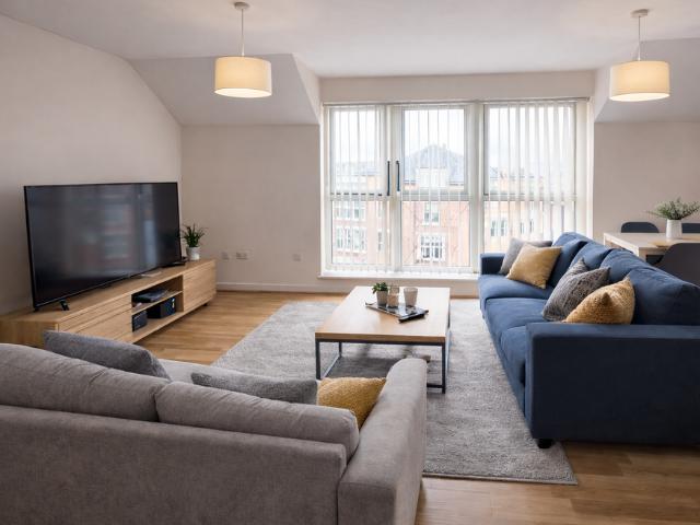 2 Bedroom Webster Park Apartment with Free Parking