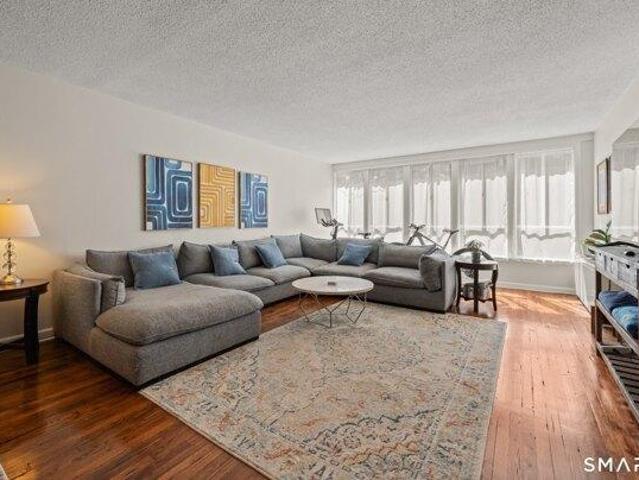 2 bedroom, West Hartford CT 06105 105258232