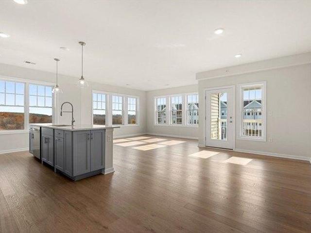 2 bedroom, Westborough MA 01581 104808286