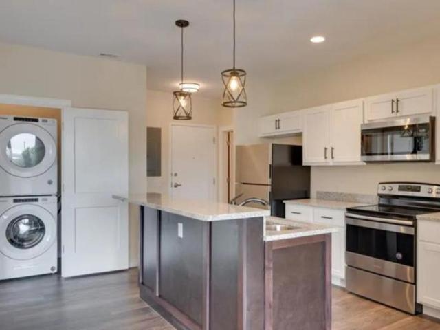 2 bedroom, Whiting IN 46394 LS105522302