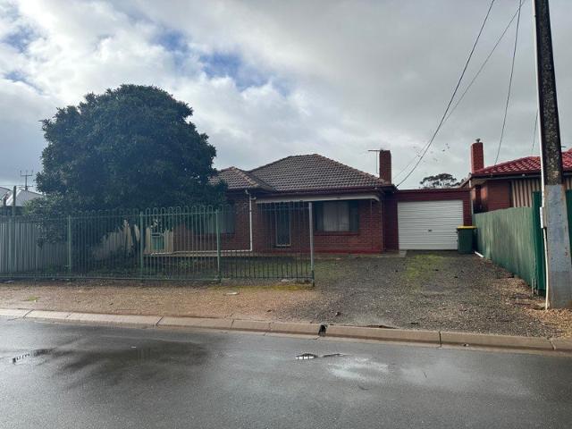 2 BEDROOM WITH MASSIVE BACKYARD