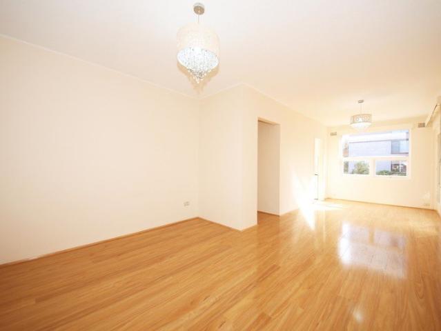 2 Bedroom with Plenty of Sunshine