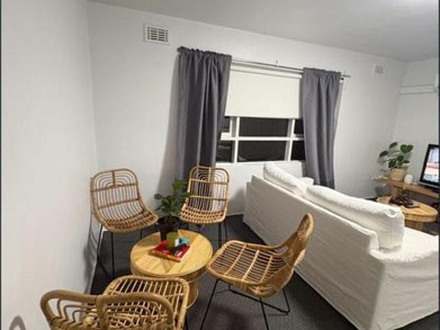 2 Bedroom with separate kitchen and living