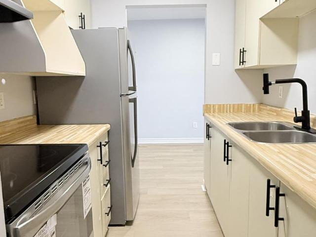 2 bedroom, Windsor ON N8X 5A9 105842769