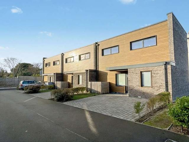 2 Bedroom Town House