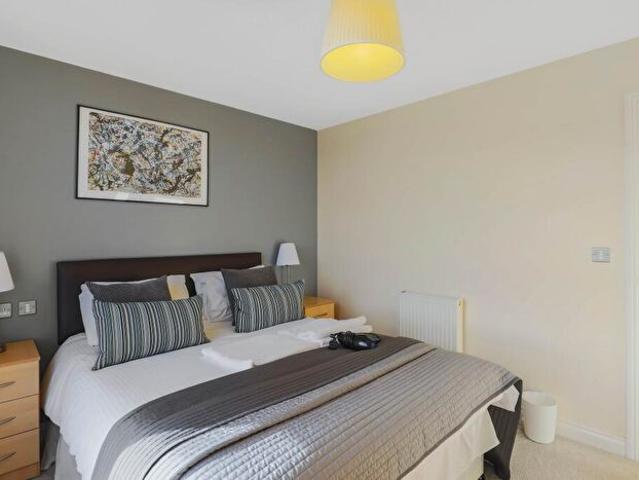 2 Bedroom Town House To Rent In En suites, Quainton Road, Freemans Meadow, Leicester, LE2
