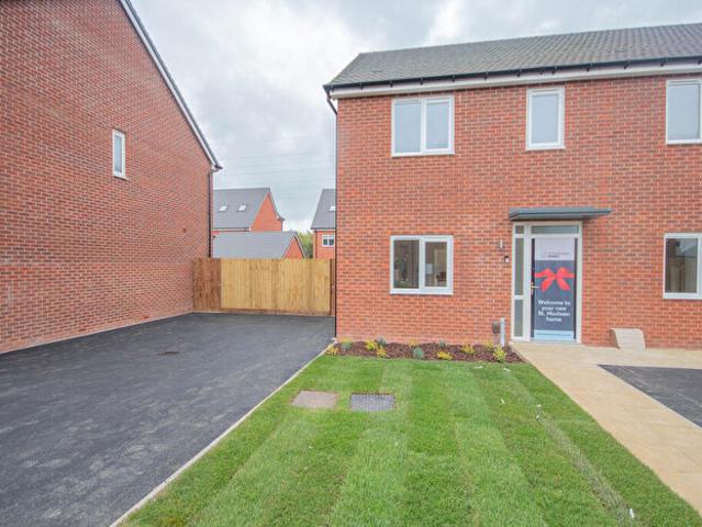 2 Bedroom Town House To Rent In Packington Road, Hilton, Derby, Derbyshire, DE65