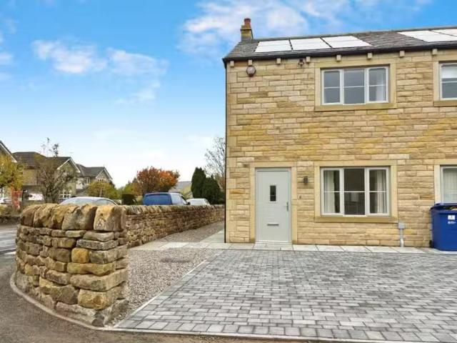 2 bedroom town house for rent in Moorfoot View, Cononley, BD20
