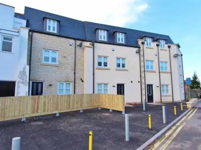2 bedroom town house for rent in Pool Barton, Keynsham, Bristo.